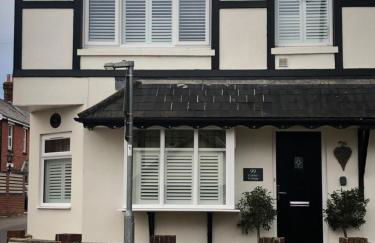 Corner Cottage - character, charm, great location. - Foto 10