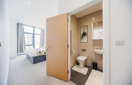 Stylish 2 bed Flat in London with River Thames views Access to boat rides into London-Near O2 Arena and Excel, Fast Wi-Fi, Free Parking, Excellent links Elizabeth and Southeastern Train Line - Foto 42