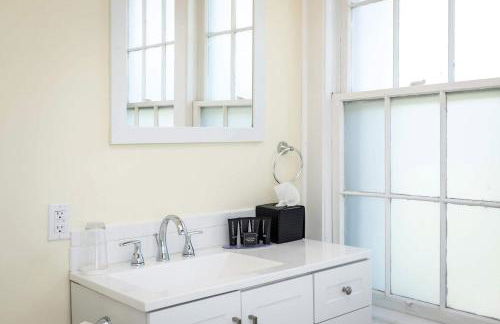 Romantic Historic Inn Suite with Mountain Views in Luray, Virginia - Foto 21