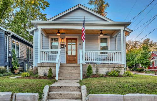 Fully Furnished Bungalow with Deck Near City Center - Foto 37