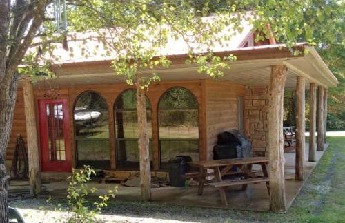 Peaceful Lodge-Style Cabin with Fire Pit near Greers Ferry Lake in Arkansas - Foto 23