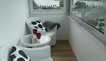 Panoramablick Ostsee, Binnensee & Salzwiesen - Balkon - Stilvoll - Highspeed Glasfaser WLAN - Parkplatz - Ferienwohnung 'Freiheit' - Photo 2