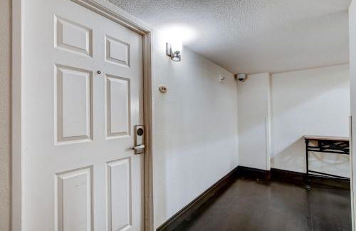 Iconic Vegas Views - 6 comfy Beds, NO RESORT FEES, Center Strip! - Foto 76