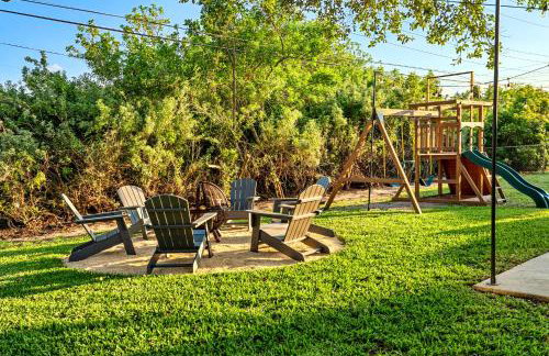 Surf Drive - Ultimate Beach Getaway for Families - Photo 64