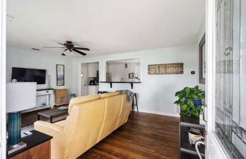 O-Side Beach Bungalow with Jaccuzi Blocks to beach - Photo 25