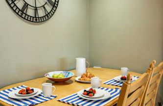 3 Bedroom Home - Free Parking - Sleeps 5 - Castle - Foto 16