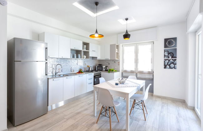 New & Stylish two Bedroom Apartment with Balconies - Foto 12