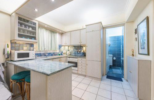 Amazing Apartment Pallini - Near Airport & Metro - Foto 6