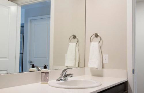 Amazing Capitol Hill Apartment with Free Parking! - Foto 20