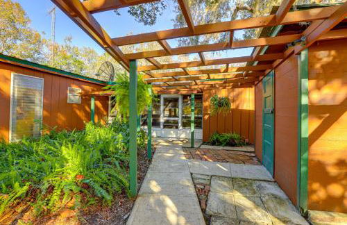 6 Mi to Manatee Springs! Family Riverfront Getaway - Foto 26