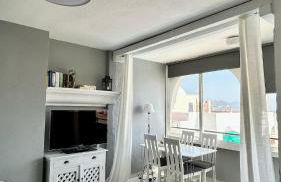 Studio with pool and sunrise view at 10 min beach walk - Foto 4