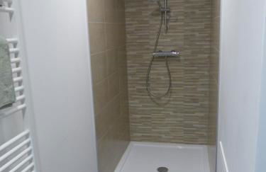 Le 206 Appartement Moderne et Cosy-Terrasse -Centre-Parking-Wifi - Foto 2