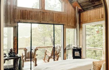 Stunning Pet-Friendly Treehouse for Relaxing Glamping Retreats in North Carolina - Foto 20