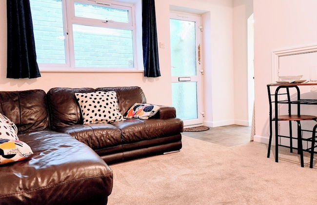 Camberley - 1-bed Annex - Sleeps 2 - Garden - Foto 7