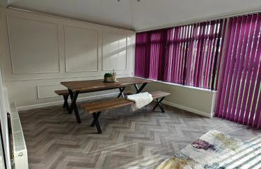 Spacious Solihull Home 5 Beds 2 Sofa beds - Max 10 - NEC BHX Spacious 4 Bedroom Home - NR JLR, Birmingham Airport, HS2 Sites, Resorts World, A45, M42 Mell Square - Regular Work Stays Available - By Samina, ARZ Stays - Photo 23