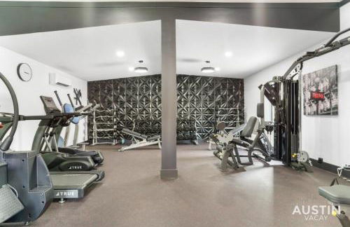 Spacious 2 Apt Combo Sleeps 12 Pool and Pets - Photo 3