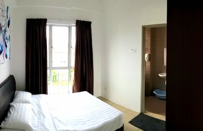 Misty Wonderland Next to Night Market - Foto 2