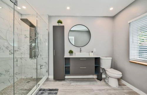 Spacious 4 bedrooms, 2 bathroom house with pool - Photo 21