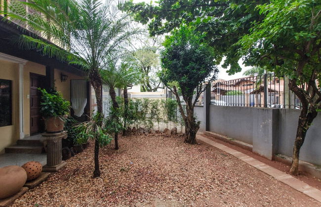 Bright Studio surrounded by trees - Photo 13