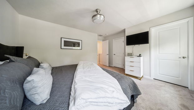 Veiled Secrets: Unraveling The Mystery Of Solitude 3 Bedroom Home by RedAwning - Foto 5, Habitación