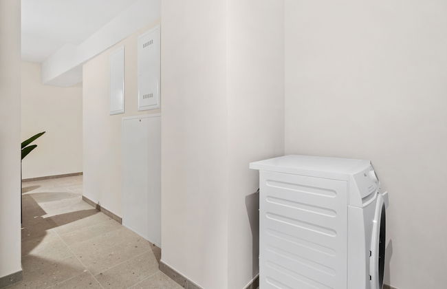 Clausen Charm Contemporary Retreat ID210 - Photo 30