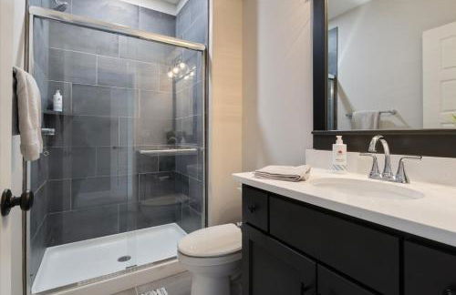 Accessible Lakeside Luxury at the 45mm w/ Private Dock, Sunset Views & More - Foto 39