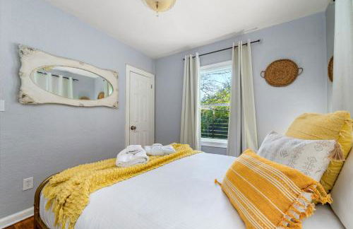 Tiny Home w MIL suite - 3 MI to DT - Foto 18