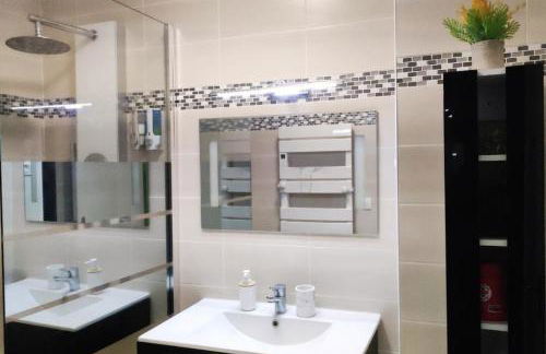 Sweet & Home - Centre-ville & Proche Circuit des 24H - Climatisé - Parking - by Le Mans City - Foto 18