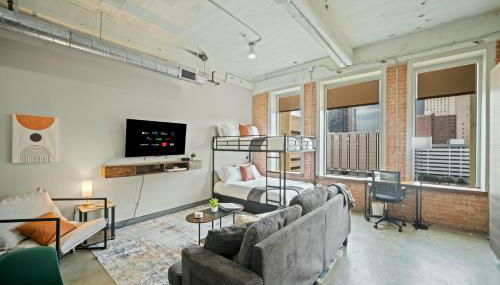 Stunning Downtown Apartment with Pool, Laundry, Parking - Foto 5