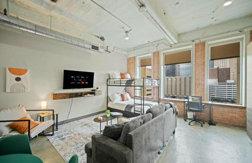 Stunning Downtown Apartment with Pool, Laundry, Parking - Foto 5
