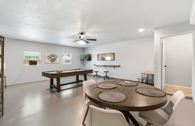 Spacious Retreat 8 Bedroom River - Photo 34