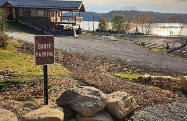 Luminous Cabin near Tappan Lake with Hot-Tub, BBQ and Deck in Ohio - Foto 5