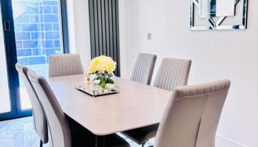 Luxury 5BR Stay With City Access - Foto 3