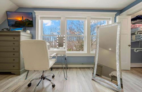 Luxe Coastal Retreat with Hot Tub & Spring Fires - Foto 18