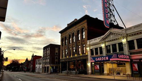 Pet Friendly 3 Bdrm House with Private Yard - Foto 2