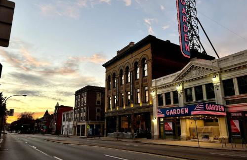 Pet Friendly 3 Bdrm House with Private Yard - Foto 2