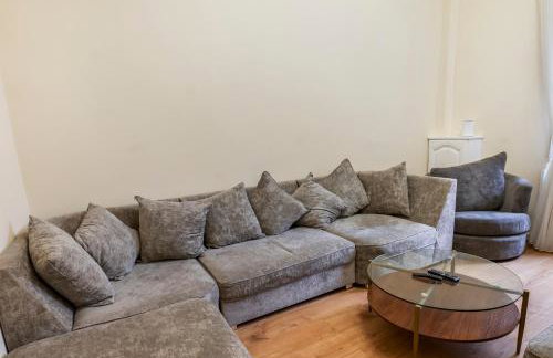 Relax in Comfort 3BR Home for 6 with Full Kitchen, Lounge, Large Bath - Foto 9