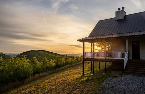 Mountain Top Escape w Hot Tub, Fireplace and Views - Foto 1