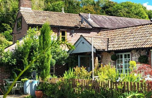 Escape the Ordinary - Photo 3