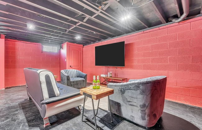 Fall Getaway With Hot Tub Fire Pit and Games - Photo 30