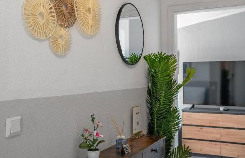 DG - Einfach aber sehr komfortabel - Wohnung für bis zu 12 Personen - Gruppen, Messe, Monteure, Studenten - Voll ausgestattet - 3 Smart-TV 55 Zoll Netflix, 1000 Mbit WLAN, voll ausgestattete Küche - Foto 25