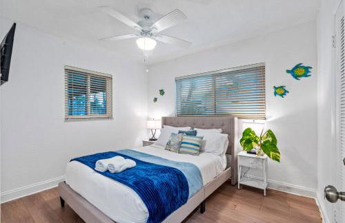 VacationSunwind Delray home! Water Front Pool Dock near Beach - Foto 24