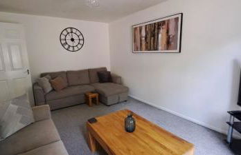 Charming 3 bed near A1 and central Peterborough - Photo 9