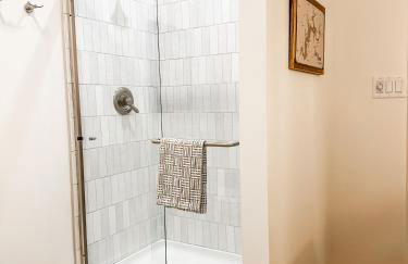 Lakeside Cabin - Serene Retreat with Lake Monroe Views and Wraparound Deck in Brown County - Foto 22