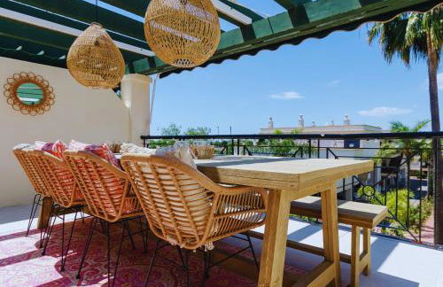 StayatSas Marbella, close to the beach, large 80 m2 terrace, large swimming pools, parking included, 10 minutes from the centre - Foto 17