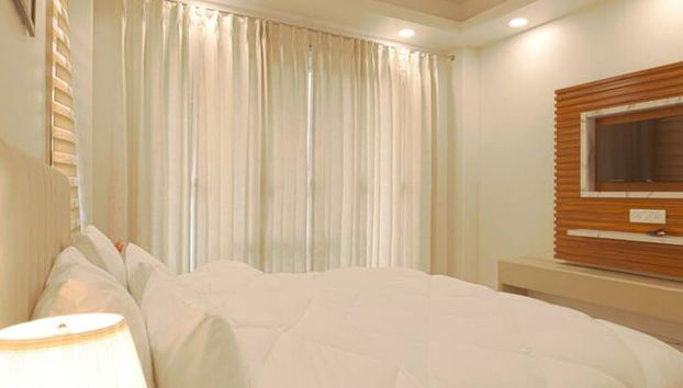 Peaceful City Paradise w King Bed Tub - Foto 5, Zimmer