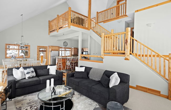 MODERN 4,500 sqft Ski Chalet: 5 Br + 6 Ba | Pool Table | Pool + PRIVATE Hot Tub - Photo 21