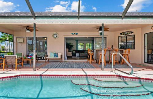 Pelican Paradise! Waterfront, BBQ, Heated Pool, King Bed, Luxury, Family Fun & More - Foto 3