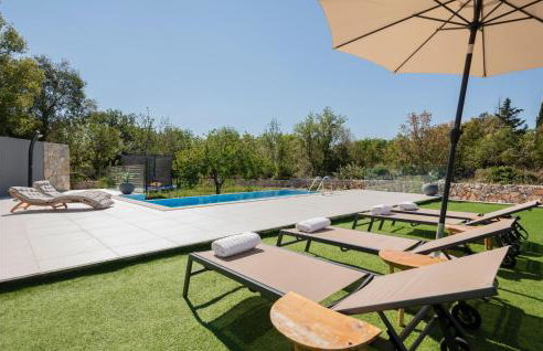 Gorgeous Home In Katuni With Wifi - Foto 7