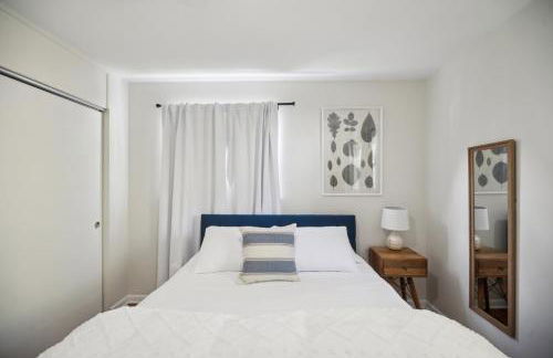 Comfy Coastal Getaway with Modern Comforts home - Foto 21